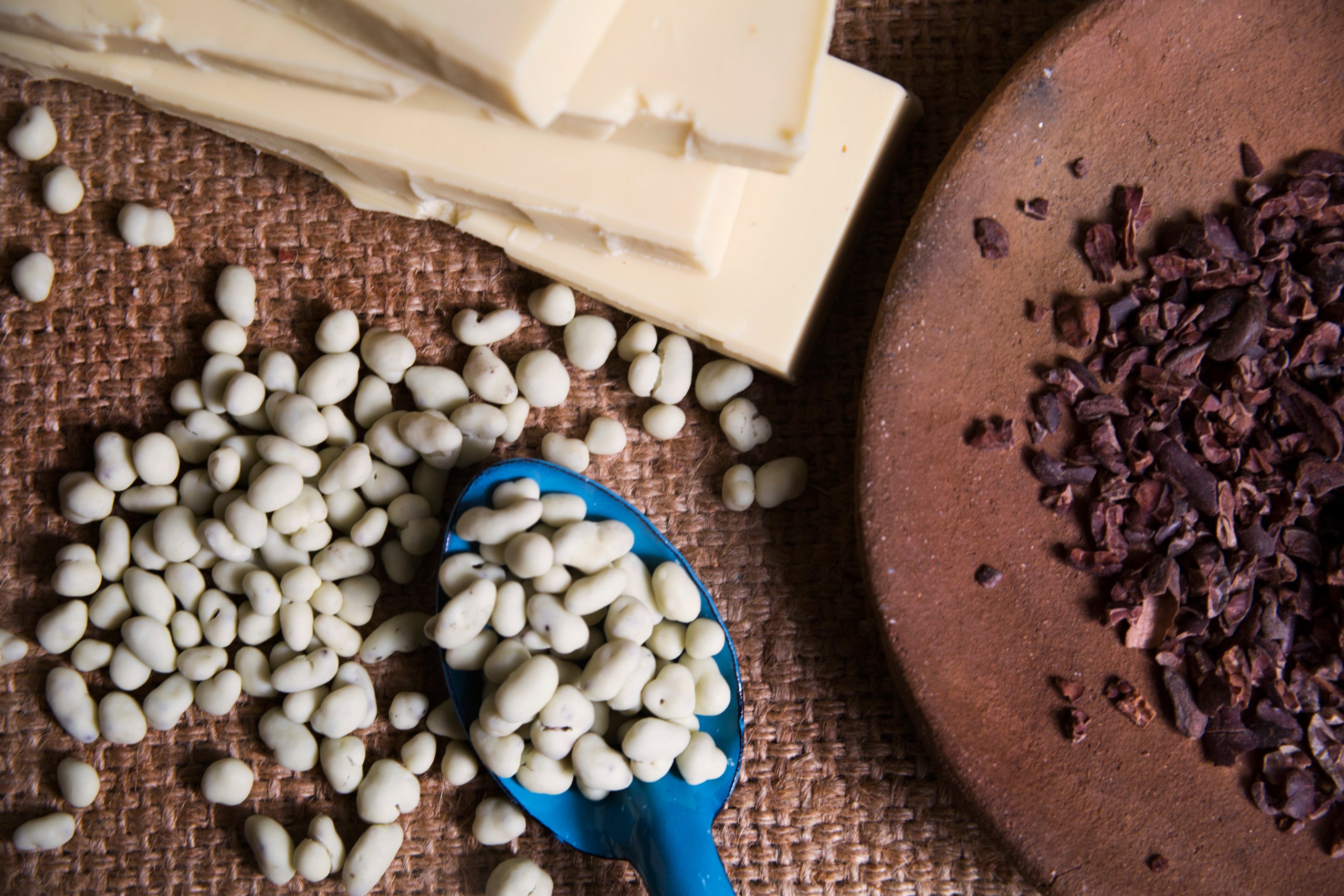 Nibs de cacao con chocolate blanco, Confituras  1 kg